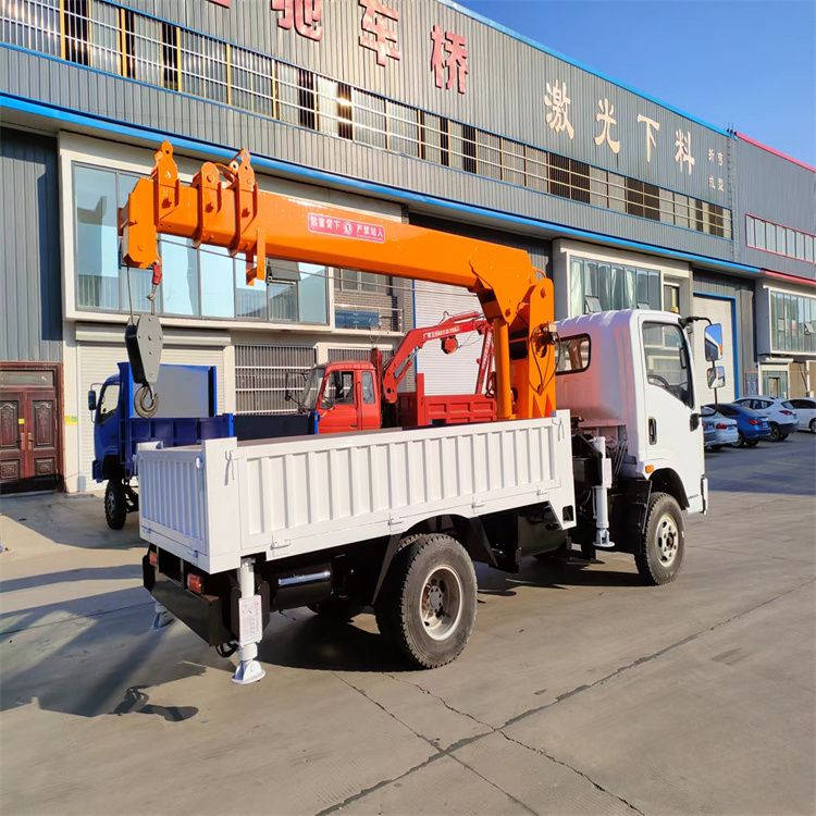 本溪满族自治县三轮随车吊定制 农用改装机自备吊中瑞长期出售